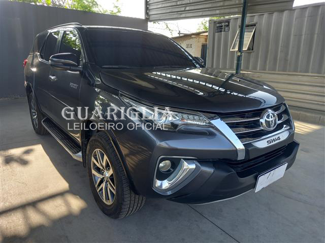 TOYOTA HILUX SW4 2.8 SRX 4X4 7 LUGARES 16V TURBO INTERCOOLER DIESEL AUT 2017